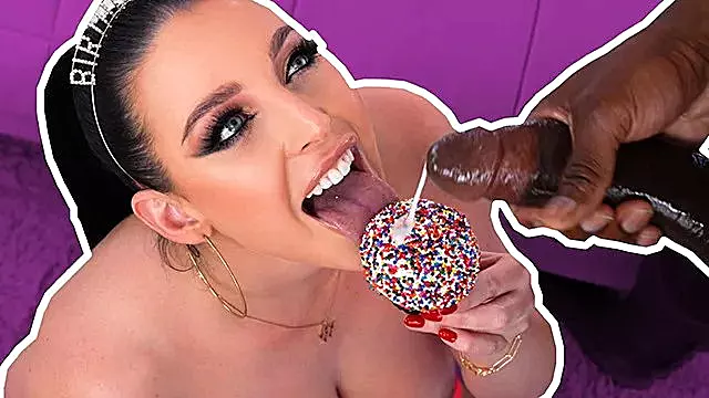Blowjob Abspritzen, Dessous Blowjob, Lingerie Brünette, Abspritzen Auf Dessous, Überraschung Cumshot