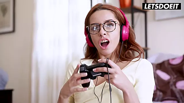 Gamer Girls Paige Owens And Vanna Bardot Play With Each Others Pussies Full