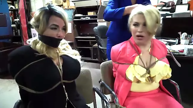 Blonde Lesben, Blond Big Tits, Blonde Big Tits Lesben, Fetisch Milf, Fetisch Lesben, Blonde Gefesselt