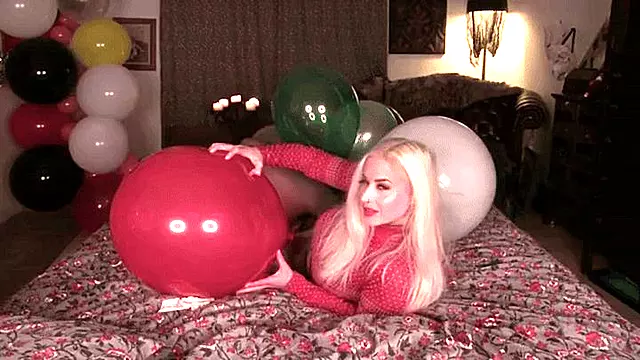 Galas Christmas Balloon Popping - HD
