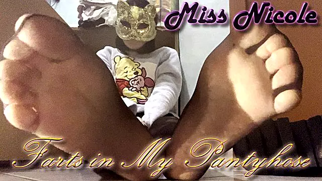 Feet Dominans, Femdom Dominans, Neger Dame Solo, Solo Sort, Fødder, Sure Tæer, Mistress Slaver