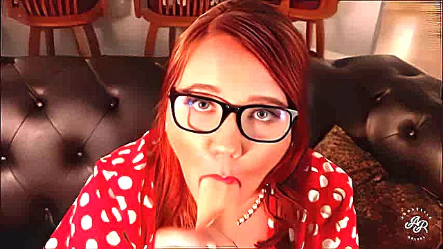 چاق مو قرمز, چاق پستون گنده, کیر مصنوعی پستان گنده, کیر مصنوعی بزرگ و کلفت, پستان کیر مصنوعی