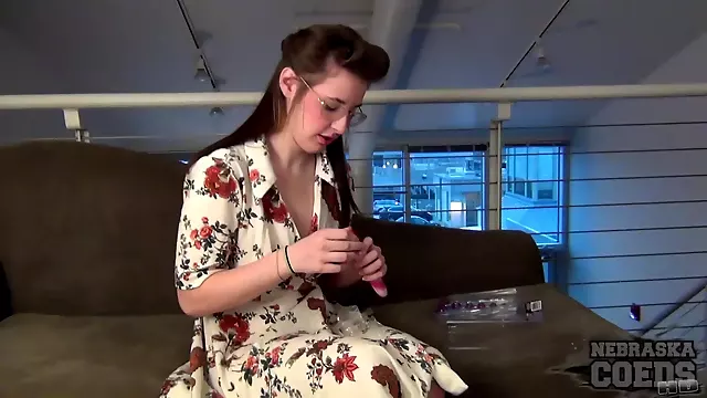 Inocente Anal, Brinquedo Anal, Masturbação Nas Pernas, Masturbação Teen, Ruiva Se Masturbando