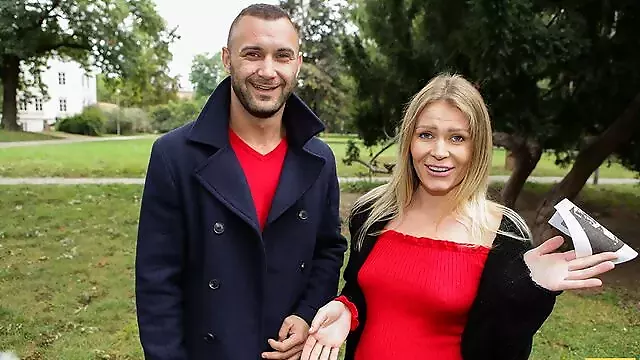Paroháč Kouří Penis, Kunda, Zadecky, Hard Felace, Prdelaty Blondyny, Tetování Píči, Ukaž Píču