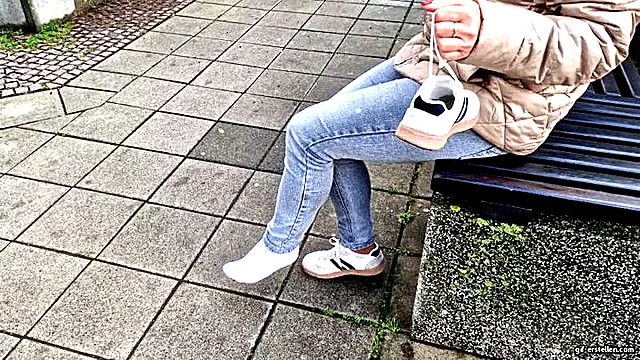 Walking with only one sneaker and one white socks HD mp4 1920x1080