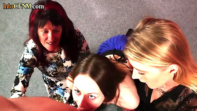 Babe Gruppensex, Bdsm Gruppe, Bdsm Wichsen, Brünette Group, Abspritzen Gruppe, Handjob Abspritzen
