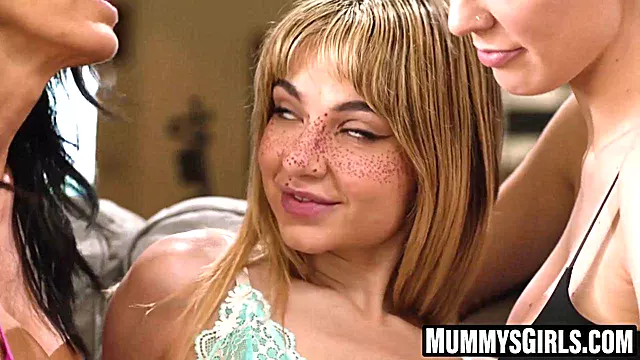 Dreier Anal, Brünette Mutter, Lesbe Fickt Gesicht, Lesben, Jung Gangbang, Lesbe Zunge In Ass