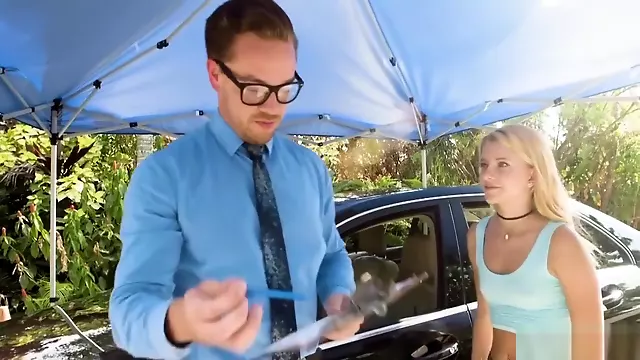 Riley Star In Briding Her Pussy