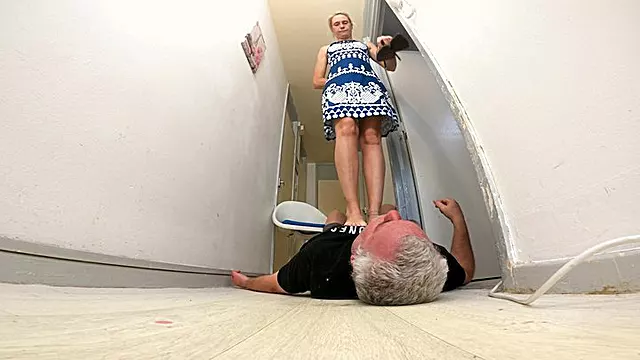 Lady Piedi, Piedi Tacchi, Calpestare Con I Piedi, Tacchi, Trampling Tacchi, Camminata Tacchi