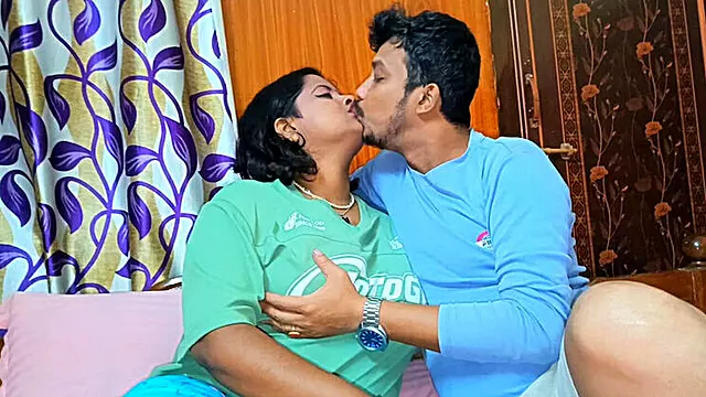 १८ साल की लडकी, भारतीय चाची, चाची की चूत, इंडियन बड़े बड़े निप्पल, सोतेले भाई, उंगली, छूत टाइट