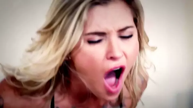 Tattooed blonde has fun with the well-hung beau