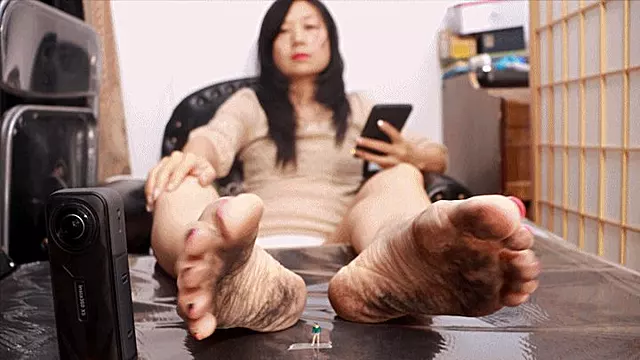 4K MARTINA humiliates the little black dwarf under her feet