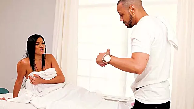 Brunette charmer gets drilled instead of massage