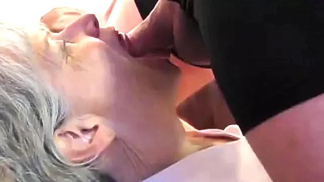 Garganta Profunda Amateur, Faciales Amateur, Rubias Corridas En La Boca, Rubias Corridas Cum