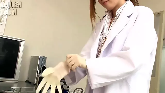 Asien Fetisch, Asian Dreier, Brünette Milf, Doctor Fetisch, Japanisch Doctor, Arzt, Fetisch Lesben