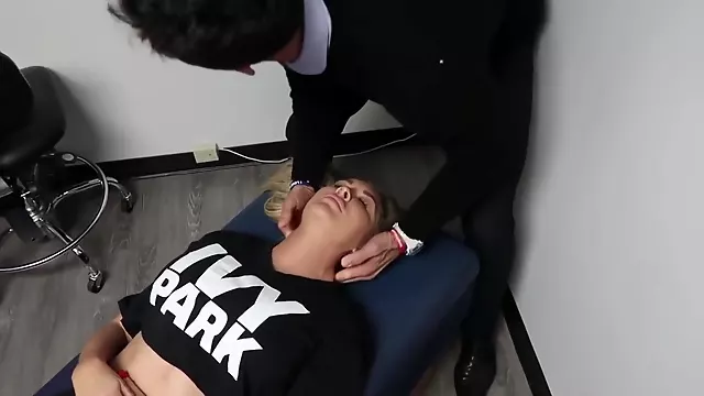 Brooke Lyn Visits the Chiropractor Leggings amazing Ass