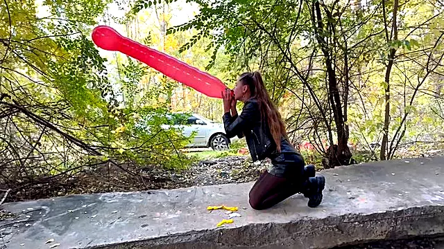 B2P: 2 Condoms and 2 Worm-Shaped Balloons (custom video)