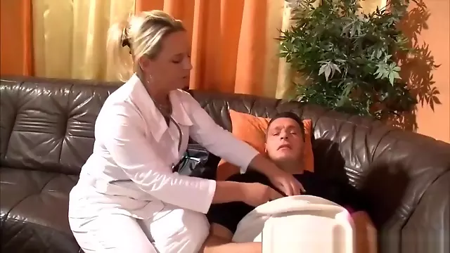 Duits Klaarpijpen, Milf Blond Duits, Tieten, Milf Ruig, Ruig Pijpen, Grote Tieten, Blond Milf Hard