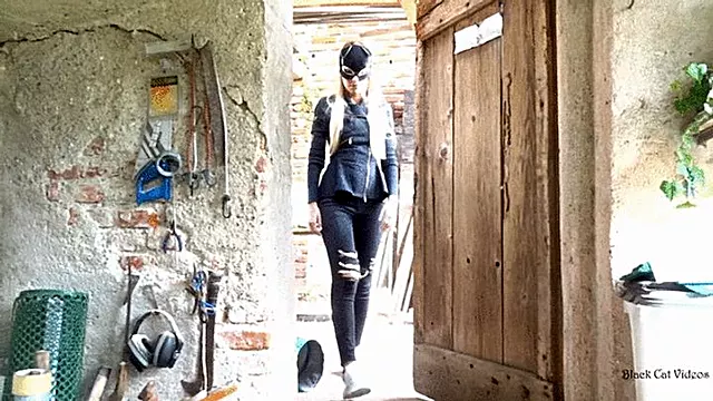 Fetish Picior Dominatie, Foot Domina, Dominație Feminina, Fetish Picior, Trampling Adidasi