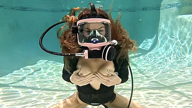 Full Face Scuba Self Fucking Show with Nathalia 1080p
