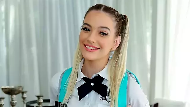 Plavuse Helanke, Lizanje Picke, Ker Jebe Mladu Pičku U Bulju, Jebanje Picke Koja Nema Noge