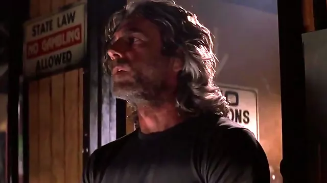 Laura Albert,Kelly Lynch,Julie Michaels in Road House (1989)