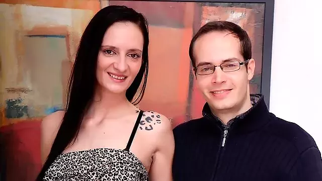 חובבני, צעירות חובבניות, חזה טבעי מציצות, מציצה עמוקה, זין בין השדיים, זין שיער, טבעי, רזות, מלאה ורזה