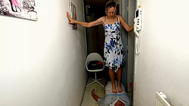 Piedi Fetish, Feticismo Tacchi Alti, Piedi Tacchi, Calpestare Con I Piedi, Tacchi, Trampling Tacchi