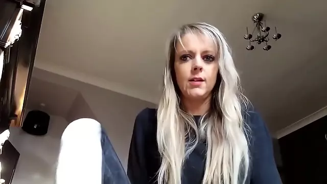 blondes wrinkled soles all in your face