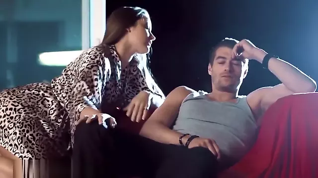 На Работа, Дани Даниълс