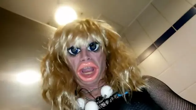 Trans Hure, Fetisch Transen Zungenanal