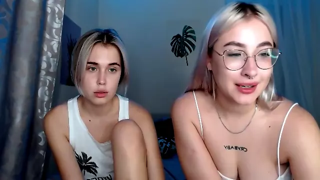 เย็ดสาวใหญ่, เลสเบี้ยนนม ใหญ่ๆ, วัยรุ้นยุโรป, สักลายชักว่าว, เลสเบี้ยนผมบลอนด์, โชว์, ทีนแคม, เลสเบี้ยนไทบ