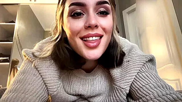 Hot Russian brunette gives deep blowjob and takes big cock in her tight pussy - Amateur homemade sex
