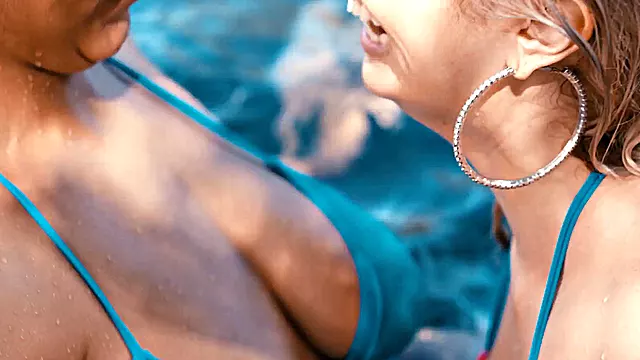 Blond Big Boobs Lesbian, Prstění Prsatá, Velké Kozy, Busty Dámy, Teen Blond Velky Kozy, Fetiš Spodní Prádlo