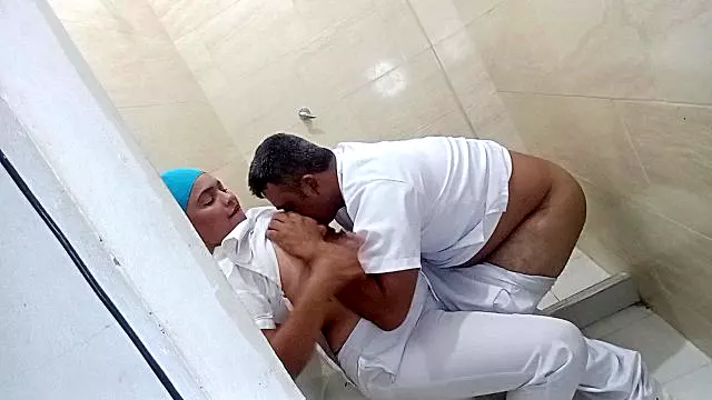 Amatoriale Tettona, Amatoriale Nurse, Bionda Scopata In Bagno, Pompino Amatoriale In Bagno