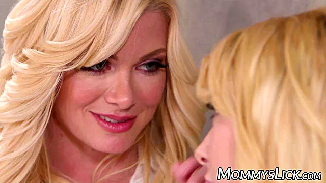 Blonde Teen Große Titten, Blond Stockings, Milf Fingert, Teenie Lesben Lecken Sich, Teen Lesben Arschlecken