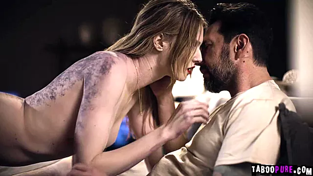 Bavaglio Su Un Grosso Cazzo, Fighe Grandi, Bionda Bacio, Pompino Adolescente, Tette Nella Figa