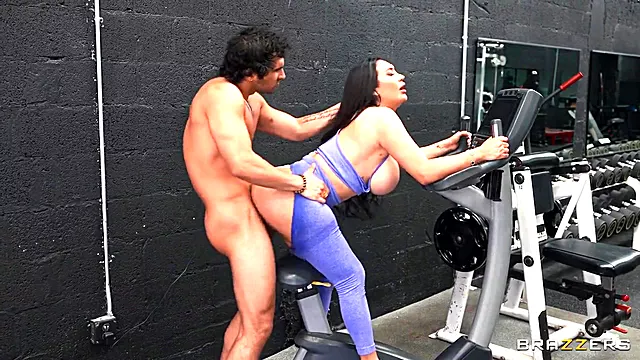 Liebe, Milf Mit Großen Titten, Brunette Großer Busen, Euter, Gibt Ihren Arsch, Titten Und Arsch