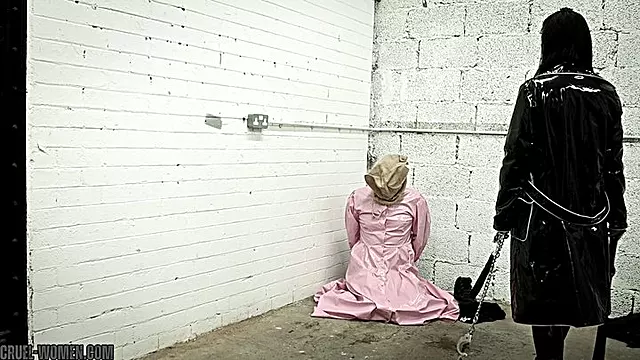 Im Gefangnis Gefeselt Sex, Sklavin Fesseln, Hardcore Domina, Grausame Herrin, Femdom Extrem
