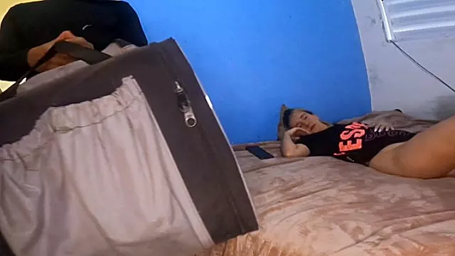 The Blonde Ordered Ifood And Ended Up Pulling The Delivery Guy Inside