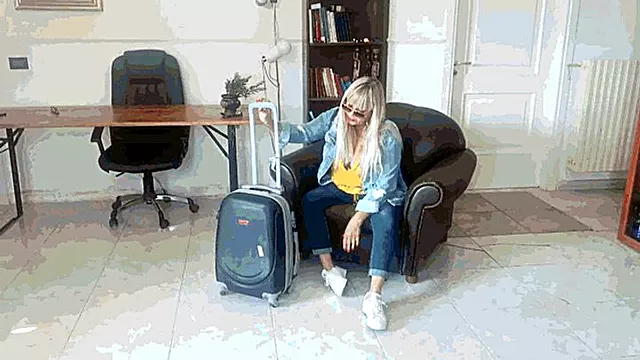 Smell from the Suitcase AVI (1920x1080) FHD