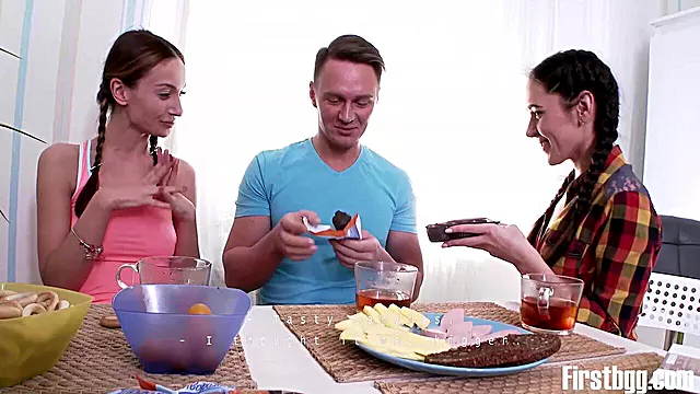 Titten Lecken, Kurvige Brünette, Kleine Titten Brunette, Leck Meine Fotze, Natürliche Frauen