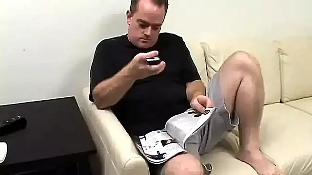 Iri Penis Sakso, Büyük Yarak, Sert Kusturmali Sakso, Genc Oral Seks, Hareketli Penis Genc Kiz Kendi