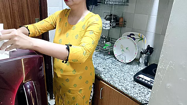 सौतेली माँ, भारतीय, भारतीय माँ, ओल्ड इन्डियन Xxx, Xxx Hindi स्टेप मोम, घर मां, रसोई मे चूदाई मम्मी