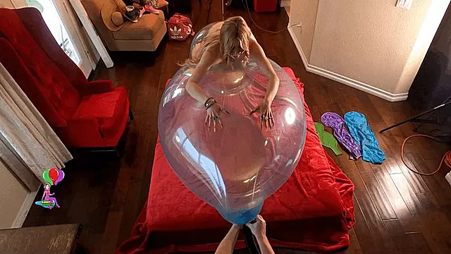 Balloon Fetisch, Blow Maschine, Nackt, Nackt Zeigen