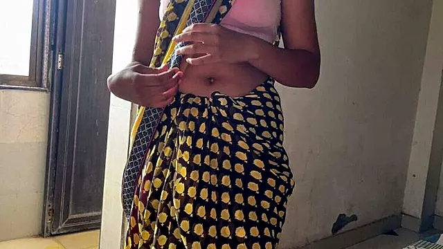एशियाई महिला, इंडियन गांड, पति के पीछे, पित्नी पति को धोखा, देसी गुदा, भयंकर चुदाई बड़ी गांड गांड