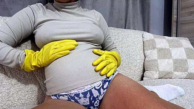 My pregnant wife masturbates in a yellow dish glove and talks about how much she loves masturbating in a dish glove and wants you to try it too. Then she takes out her dildo and sucks it and then fucks it with her hands and counts down from 10 and yo