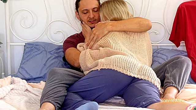 Milf Arsch, Ehepaar, Mutter, Sperma Auf Muschi, Küssen, Spermakuss, Kuss Milf, Softcore Küsse, Reiten