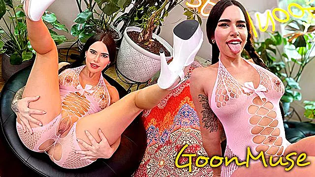 Sweet Zac Wild and Suttin at cock sucking action