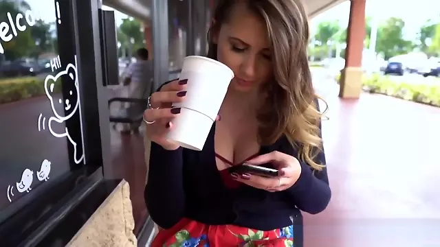 Tette Grandi Babe, Ragazza Bruna Si La, Gnocche Tettone Naturali, Brune Pecorina, Tettona A Pecorina